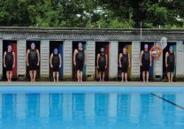 Swimming with Men - Foto 3